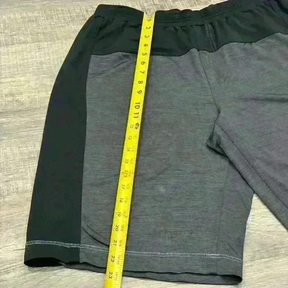 Lululemon T.H.E. Short Linerless 11" Men’s L Gray Activewear Gym Athletic *READ - Picture 9 of 12